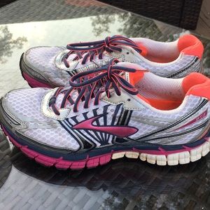 Brooks women’s shoes